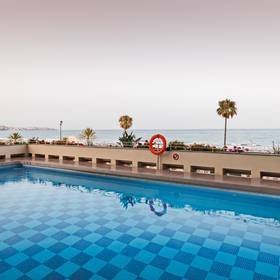Piscina all'aperto Hotel ILUNION Fuengirola Piscina all'aperto Hotel ILUNION Fuengirola