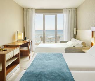 Camera tripla vista mare Hotel ILUNION Fuengirola Camera tripla vista mare Hotel ILUNION Fuengirola
