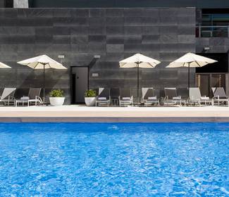 Piscina Hotel ILUNION Atrium Madrid Piscina Hotel ILUNION Atrium Madrid