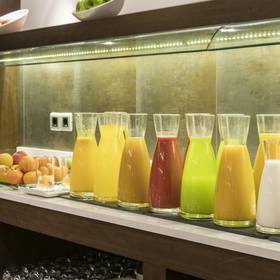 COLAZIONE A BUFFET ILUNION SUITES MADRID COLAZIONE A BUFFET ILUNION SUITES MADRID