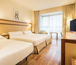 Camera doppia con letto aggiunto hotel ilunion pío xii madrid Camera doppia con letto aggiunto hotel ilunion pío xii madrid