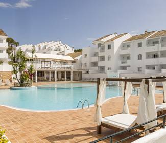 Piscina Hotel ILUNION Menorca Cala Galdana Piscina Hotel ILUNION Menorca Cala Galdana