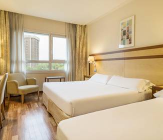 Camera doppia con letto aggiunto hotel ilunion pío xii madrid Camera doppia con letto aggiunto hotel ilunion pío xii madrid