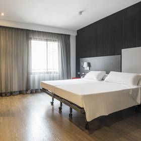 Camera accessibile ilunion suites madrid Hotel ILUNION Suites Madrid Camera accessibile ilunion suites madrid Hotel ILUNION Suites Madrid