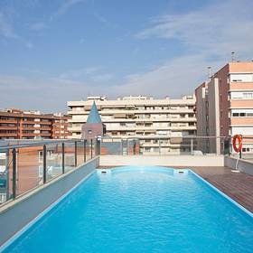 Piscina Hotel ILUNION Les Corts – Spa Barcellona Piscina Hotel ILUNION Les Corts – Spa Barcellona