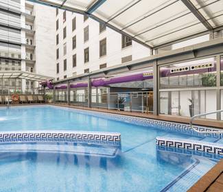 Piscina esterna e interna Hotel ILUNION Málaga Piscina esterna e interna Hotel ILUNION Málaga