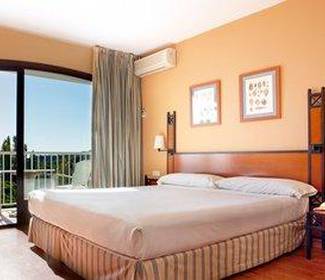 Camere con terrazza Hotel ILUNION Caleta Park S'Agaró Camere con terrazza Hotel ILUNION Caleta Park S'Agaró