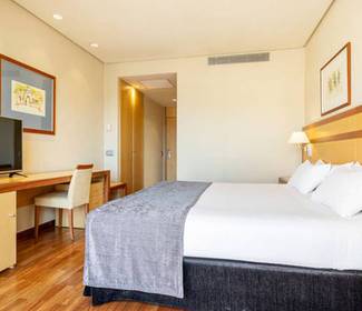 Camera doppia king size con terrazza Hotel ILUNION Alcalá Norte Madrid Camera doppia king size con terrazza Hotel ILUNION Alcalá Norte Madrid