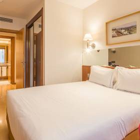 Camera doppia Hotel ILUNION Les Corts – Spa Barcellona Camera doppia Hotel ILUNION Les Corts – Spa Barcellona