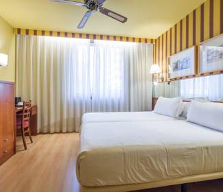 Camera familiare Hotel ILUNION Les Corts – Spa Barcellona Camera familiare Hotel ILUNION Les Corts – Spa Barcellona