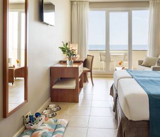 Camera con vista mare per animali domestici Hotel ILUNION Fuengirola Camera con vista mare per animali domestici Hotel ILUNION Fuengirola