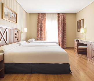 Standard tripla Hotel ILUNION Alcora Sevilla Siviglia