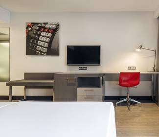 Camera accessibile Hotel ILUNION Suites Madrid Camera accessibile Hotel ILUNION Suites Madrid