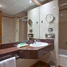 Bagno Hotel ILUNION Les Corts – Spa Barcellona Bagno Hotel ILUNION Les Corts – Spa Barcellona