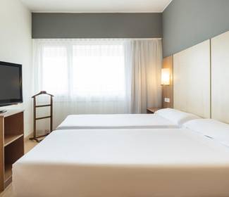 Camera superior classica hotel ilunion romareda saragozza Camera superior classica hotel ilunion romareda saragozza