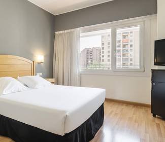 Camera suite Hotel ILUNION Romareda Saragozza Camera suite Hotel ILUNION Romareda Saragozza