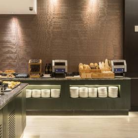 COLAZIONE A BUFFET ILUNION MÁLAGA COLAZIONE A BUFFET ILUNION MÁLAGA