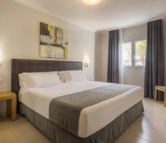 Appartamento con giardino con 2 camere da letto Hotel ILUNION Costa Sal Lanzarote Puerto del Carmen Appartamento con giardino con 2 camere da letto Hotel ILUNION Costa Sal Lanzarote Puerto del Carmen