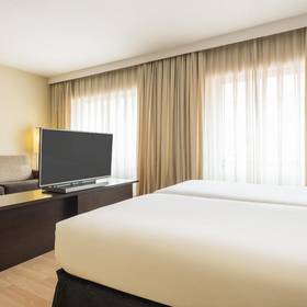 Camera premium ilunion suites madrid Hotel ILUNION Suites Madrid Camera premium ilunion suites madrid Hotel ILUNION Suites Madrid