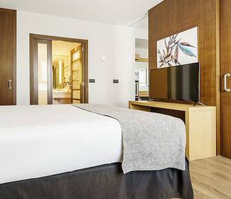 Camera superiore Hotel ILUNION Valencia 4