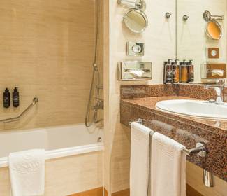 Camera doppia Hotel ILUNION Les Corts – Spa Barcellona Camera doppia Hotel ILUNION Les Corts – Spa Barcellona