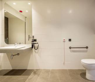 Camera accessibile Hotel ILUNION San Mamés Bilbao Camera accessibile Hotel ILUNION San Mamés Bilbao