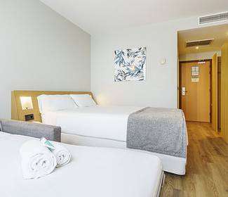 Camera tripla Hotel ILUNION Valencia 4