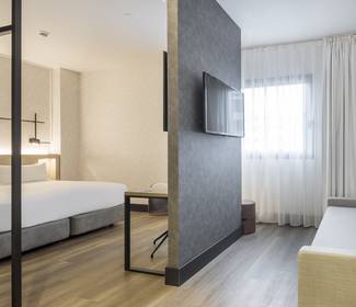 Camera doppia superior con sala Hotel ILUNION San Mamés Bilbao Camera doppia superior con sala Hotel ILUNION San Mamés Bilbao