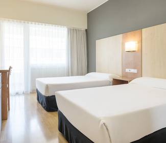 Camera quadruple Hotel ILUNION Romareda Saragozza Camera quadruple Hotel ILUNION Romareda Saragozza