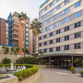 Facciata Hotel ILUNION Les Corts Spa Barcellona Facciata Hotel ILUNION Les Corts Spa Barcellona