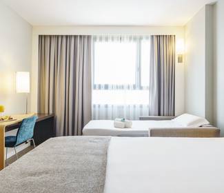 Camera familia Hotel ILUNION Valencia 4