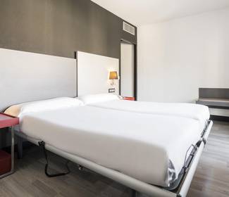Camera accessibile Hotel ILUNION Romareda Saragozza Camera accessibile Hotel ILUNION Romareda Saragozza