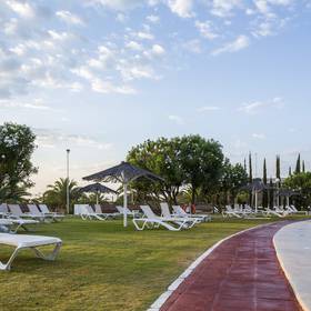 Piscina Hotel ILUNION Alcora Sevilla Siviglia Piscina Hotel ILUNION Alcora Sevilla Siviglia