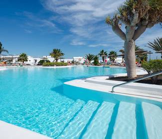 Due piscine Hotel ILUNION Costa Sal Lanzarote Puerto del Carmen