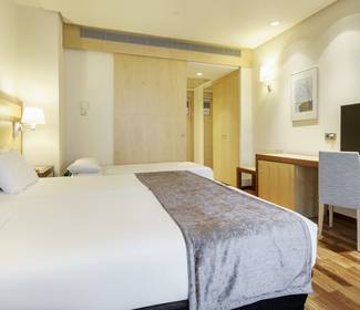 Camera doppia con letto aggiunto Hotel ILUNION Pío XII Madrid Camera doppia con letto aggiunto Hotel ILUNION Pío XII Madrid