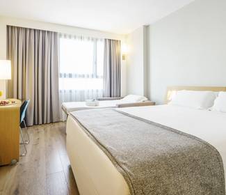 Camera familia Hotel ILUNION Valencia 4