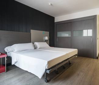 Camera accessibile Hotel ILUNION Suites Madrid Camera accessibile Hotel ILUNION Suites Madrid