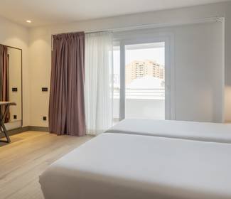 Camera accessibile Hotel ILUNION Romareda Saragozza Camera accessibile Hotel ILUNION Romareda Saragozza