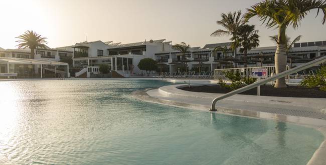Piscina Hotel ILUNION Costa Sal Lanzarote Puerto del Carmen Piscina