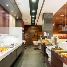 COLAZIONE A BUFFET ILUNION ATRIUM COLAZIONE A BUFFET ILUNION ATRIUM