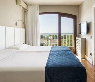Camera doppia con vista mare al piano superiore Hotel ILUNION Caleta Park S'Agaró