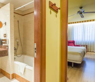 Camera superior Hotel ILUNION Les Corts – Spa Barcellona Camera superior Hotel ILUNION Les Corts – Spa Barcellona