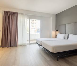 Camera accessibile Hotel ILUNION Romareda Saragozza Camera accessibile Hotel ILUNION Romareda Saragozza